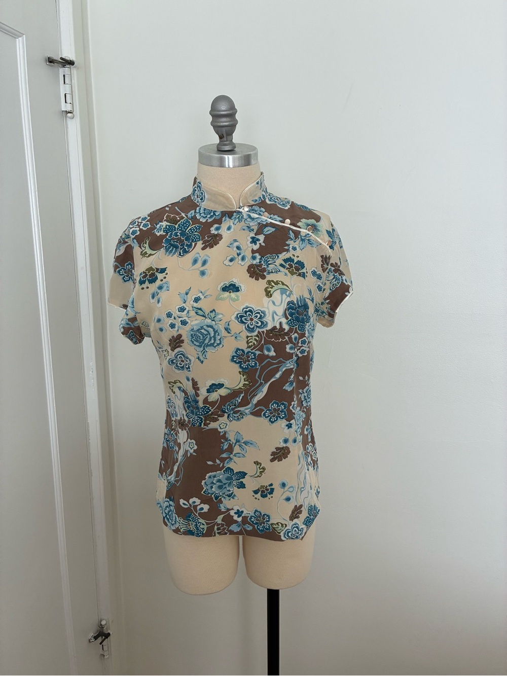 100% silk Mandarin Collar Kensie Top